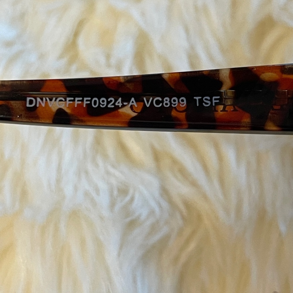 VINCE CAMUTO Cat-Eye Sunglasses in Faux Tortoiseshell VC899 - Picture 6 of 12